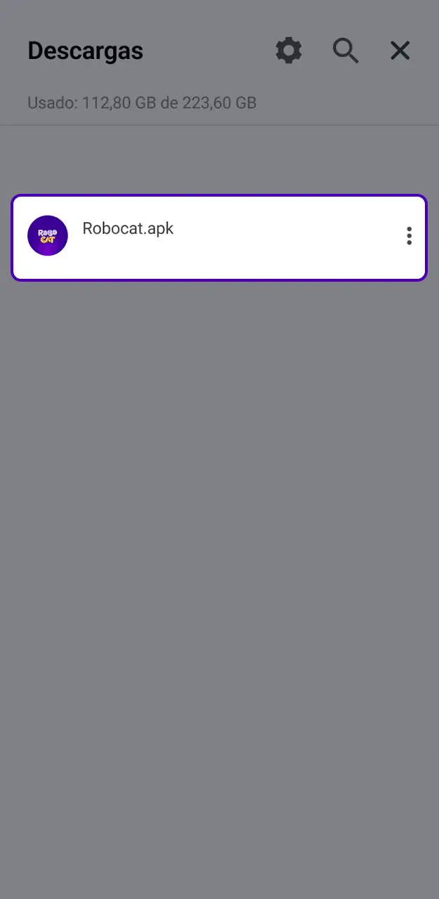 Instala el archivo APK de Robocat que has descargado en tu dispositivo Android.